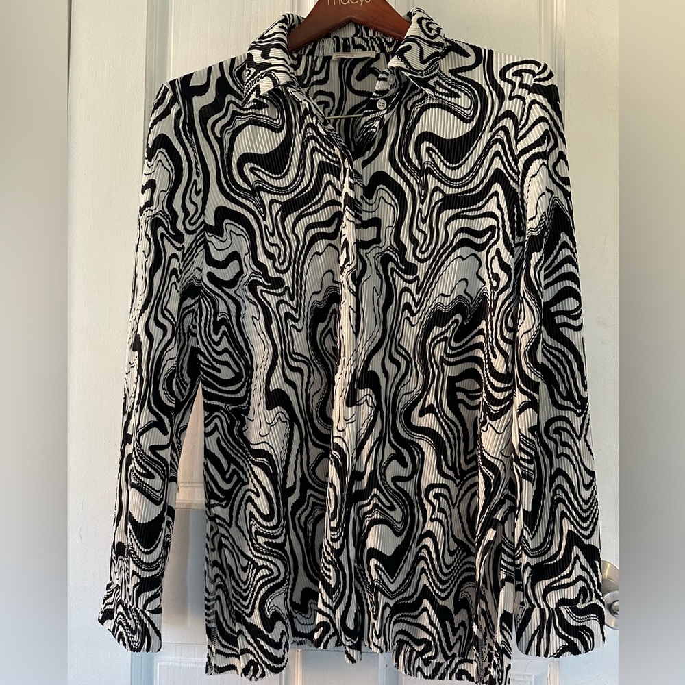 🌻 Abstract Swirl Y2K Black & White Button-Up Blouse 🌻